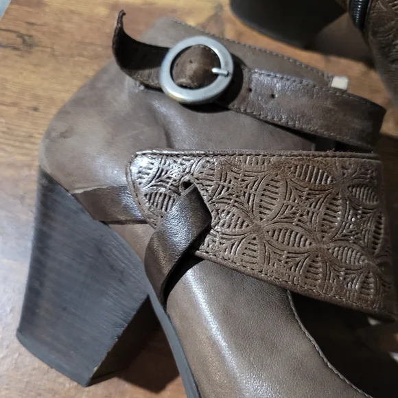 Miz Mooz Dale Ankle Boots. Distinctive Brown Patterned Cross Over Strap. - Picture 5 of 8